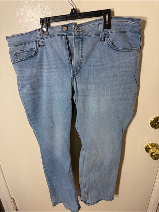 Denim - Lee Women's Light Wash Relaxed Straight Jeans